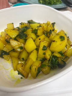 A picture of Braised Potatoes with Spinach.