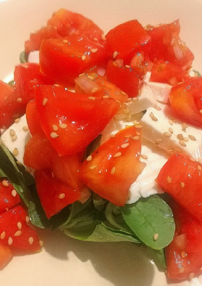 Una foto de Ensalada de tomate con aliño Gourmet