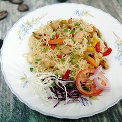 A picture of Stir fry noodles.