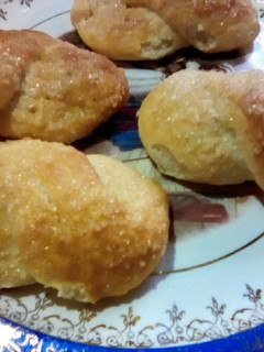 Una foto de Facturas con esencia 🥐🍋
