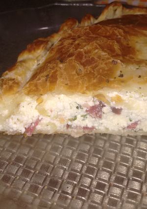 Una foto de Media tarta de Ricota y longaniza de mi nona