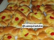 Una foto de cereza y crema pastelera