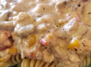 Sajtos gombás kukoricás fusilli 🧅🧄🧀🍝🍄 recept fotója