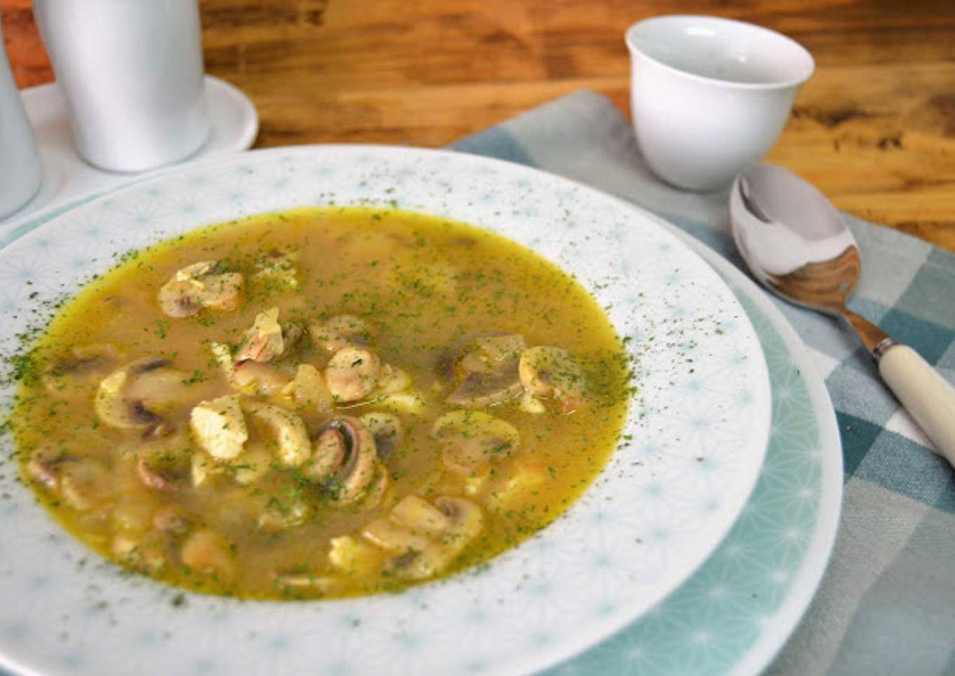 Sopa de champiñones con pollo