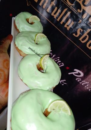 A picture of Lemon coated doughnuts.