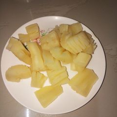 A picture of Boiled cassava served with tea... For supper.