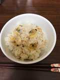 Cooked rice with clams and deep-fried bean curd (aburaage)