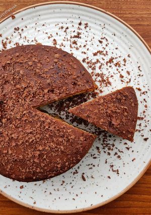 A picture of Eggless chocolate cake in pressure cooker.