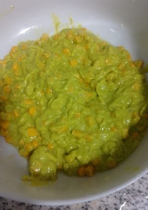 Foto principal de Salteado de Maiz en grano con Crema de Aguacate y Mostaza. Mambo touch