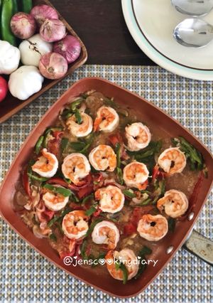 A picture of Green Chili Prawns.