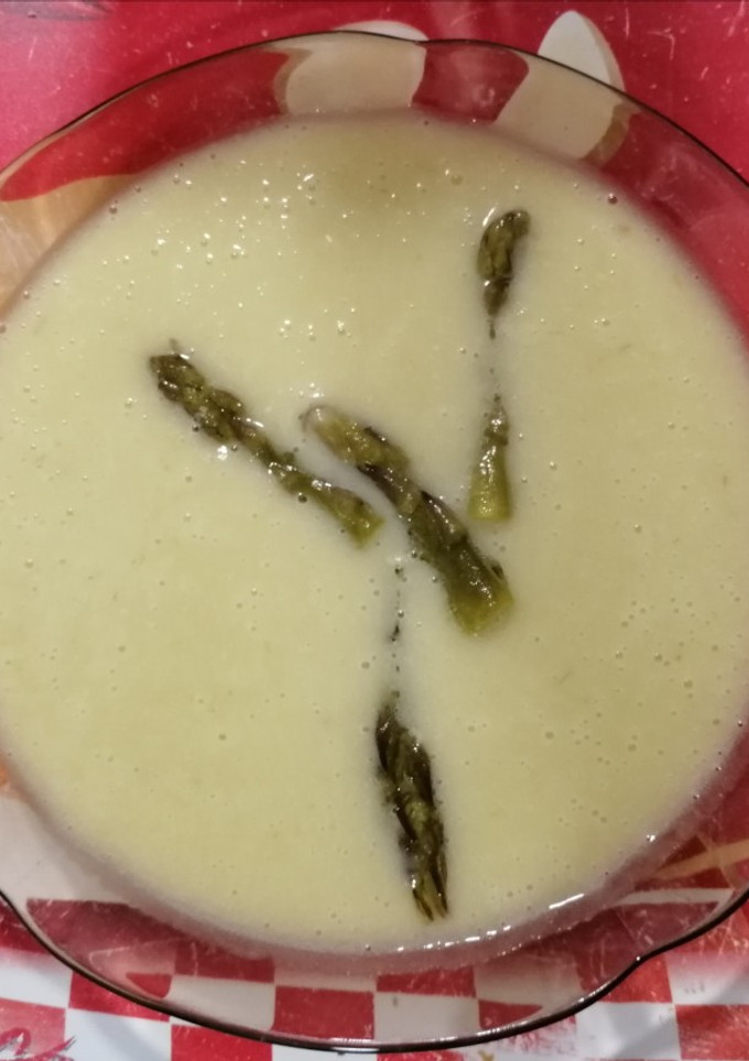 Una foto de Crema de espárragos trigueros