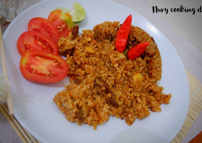 Langkah Mudah untuk Menyiapkan Nasi goreng rendang saus tiram yang Bikin Ngiler