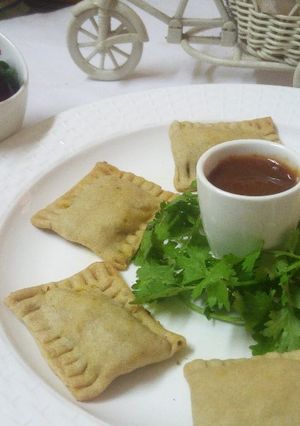 A picture of Paneer puffs.