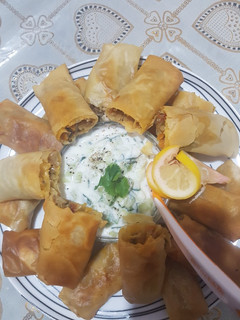 A picture of Spring rolls.