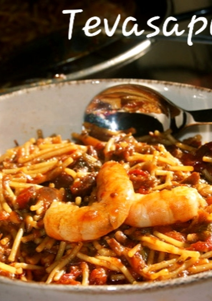 Una foto de Fideuá de titaina 🍅 🐟 🦐🌶 🥣