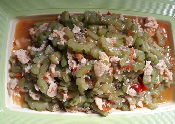 Bagaimana cara buat Oseng pare telur dijamin nikmat