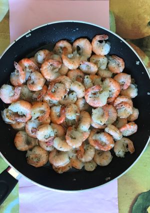 Una foto de Camarones al ajillo