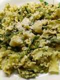 Pasta con salsa al pesto y patata