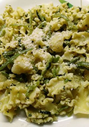 Una foto de Pasta con salsa al pesto y patata