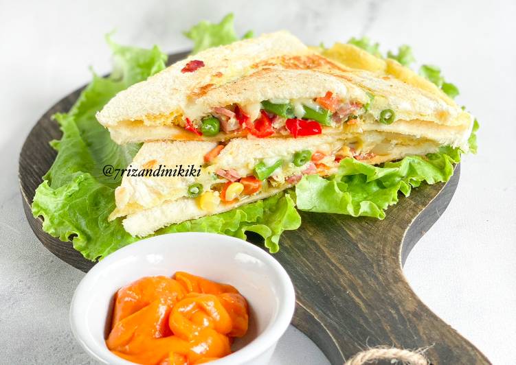 Roti tawar isi omelet