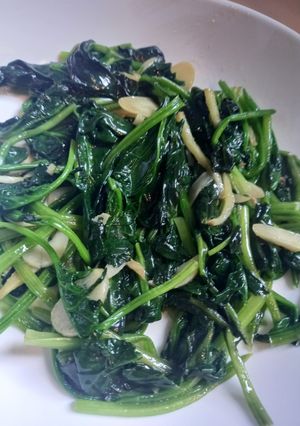 A picture of Spinach stir fry.