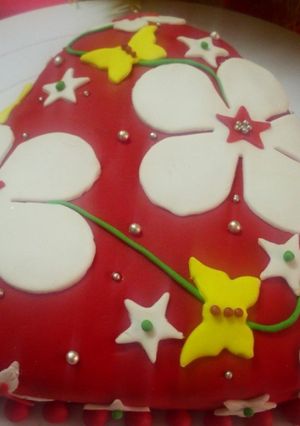A picture of Delicious strawberry cake.
