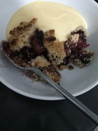 Easy Way Make Apple and blackberry crumble which So Delicious