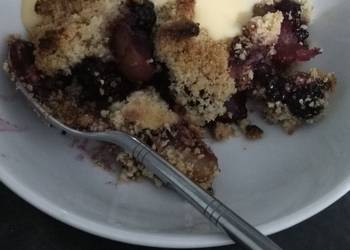 How to Recipe Delicious Apple and blackberry crumble