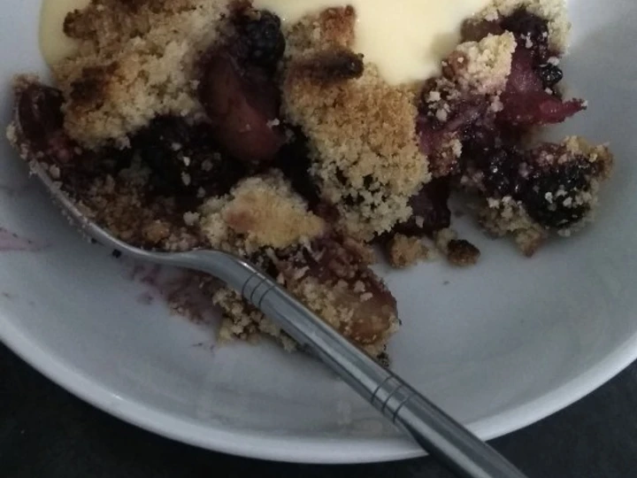 Easy Way Make Apple and blackberry crumble which So Delicious