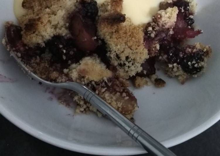 Simple Way to Make Speedy Apple and blackberry crumble