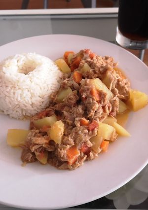 Una foto de Guiso de atún 🍽️🐟😋