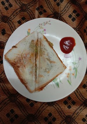 સેન્ડવિચ (વેજીટેબલ) રેસીપી મુખ્ય ફોટો