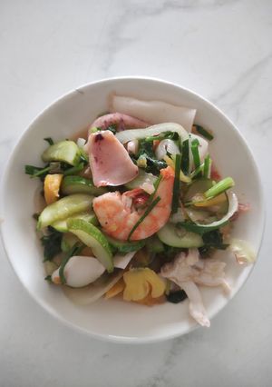Hình của món Mực, tôm xào chua ngọt.