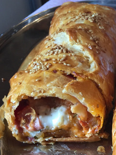 Una foto de Hojaldre de bacon y queso