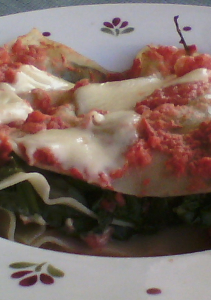 Una foto de Lasagna fácil con espinaca cruda 🥬ƪ⁠(⁠‾⁠.⁠‾⁠“⁠)⁠┐