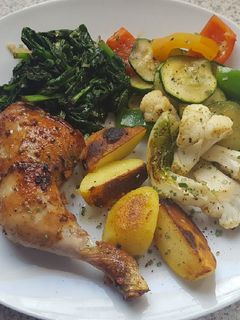 รูปของ น่องไก่อบกระเทียมกับสี่สหายผัดเนย