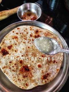 तीळ गुळाची पोळी (til gulachi poli recipe in marathi) रेसिपी चे मुख्य फोटो