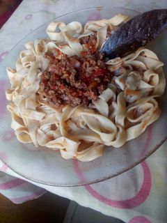 Una foto de Fideos caseros con salsa ❤