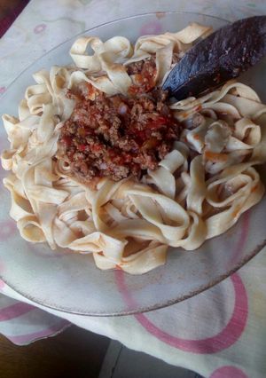 Una foto de Fideos caseros con salsa ❤