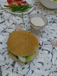 عکسی از دستور ساندویچ همبرگر با دوغ