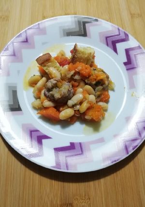 Foto di Zuppa di fagioli con zucca e salsiccia 🍲🍖🎃