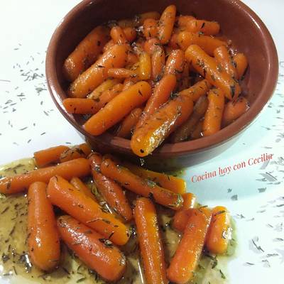 Zanahorias baby glaseadas con miel y tomillo Receta de Cecilia Lascaux  