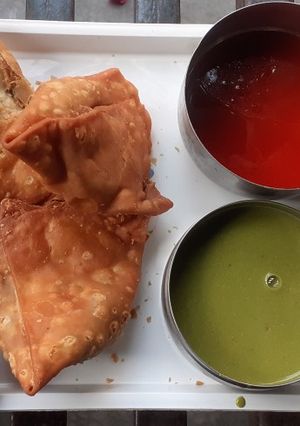 समोसे (samose recipe in Hindi) रेसिपी मुख्य फोटो