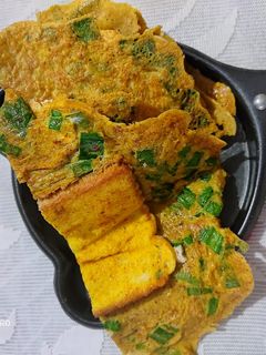 "बटर ब्रेड ऑम्लेट" (butter bread omlette recipe in marathi) रेसिपी चे मुख्य फोटो