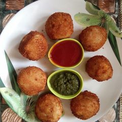 A picture of Dahi bread rolls.