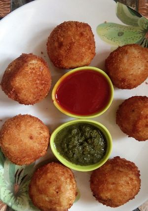 A picture of Dahi bread rolls.