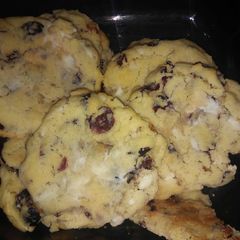 A picture of White chocolate cranberry cookies.
