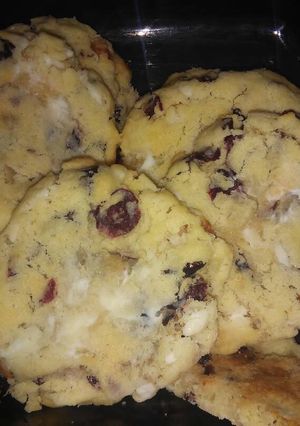A picture of White chocolate cranberry cookies.