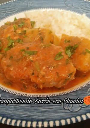 Una foto de Pollo en salsa de tomate🌺