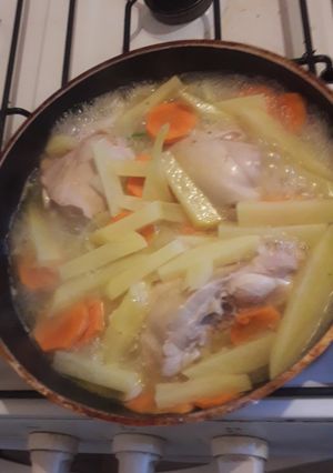 Una foto de Pollo con verduritas